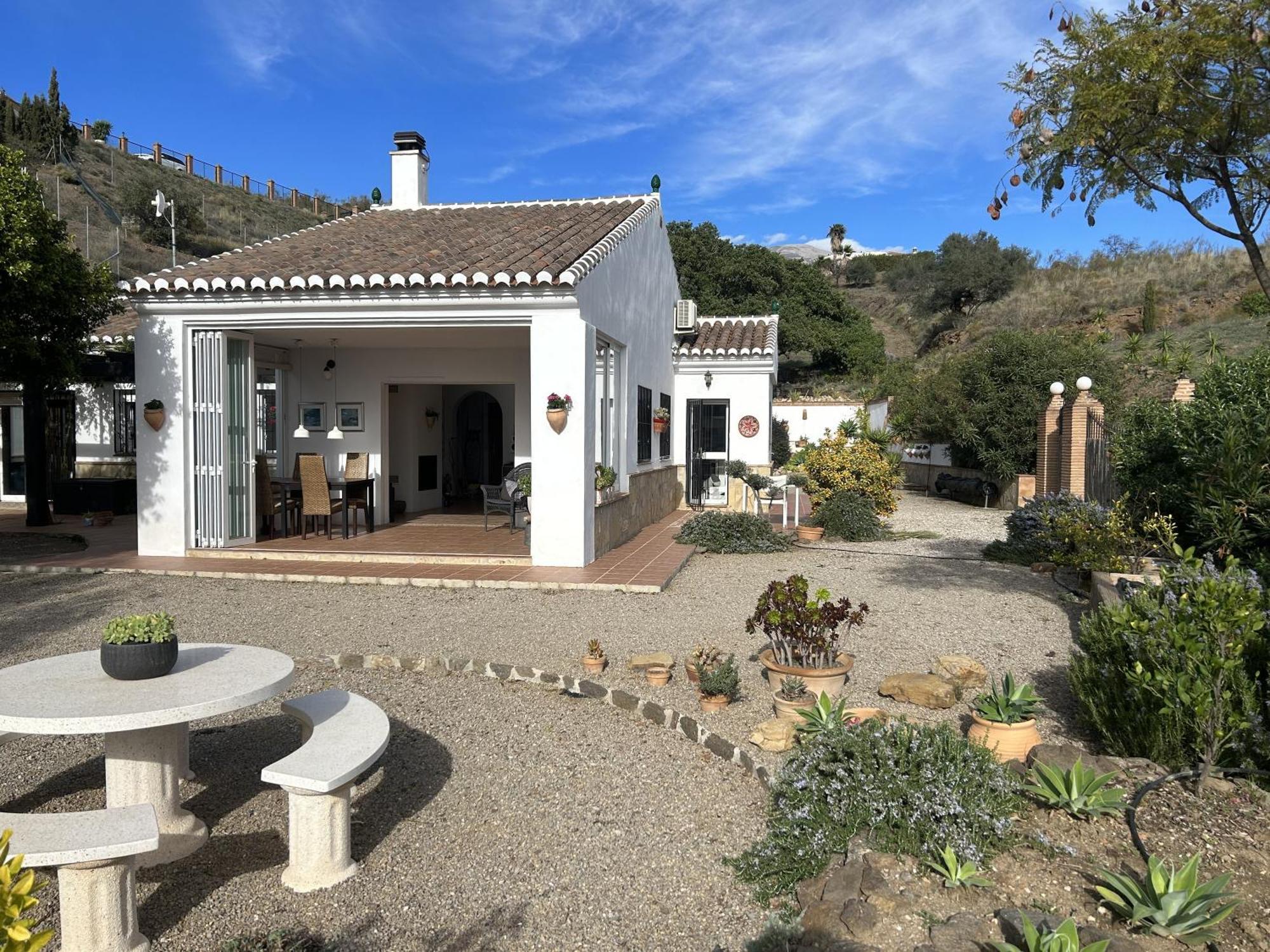 Casa Verano With Pool And Terraces Malaga